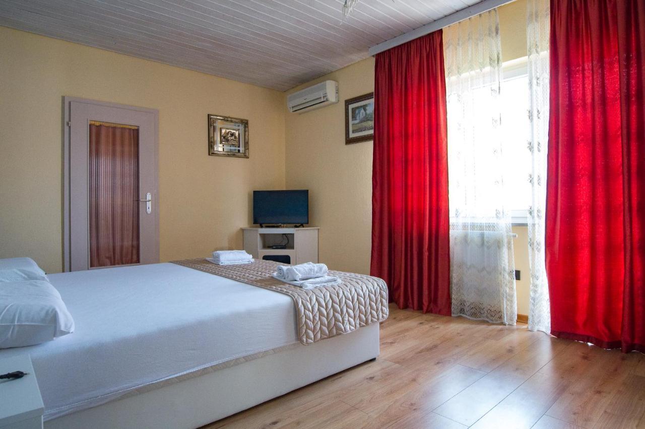 Apartments Babaja 오미스 외부 사진